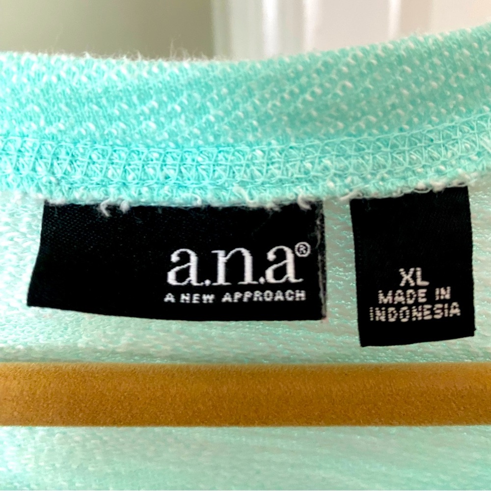 a.n.a A New Approach/JCP top. Excellent condition! - Picture 2 of 4